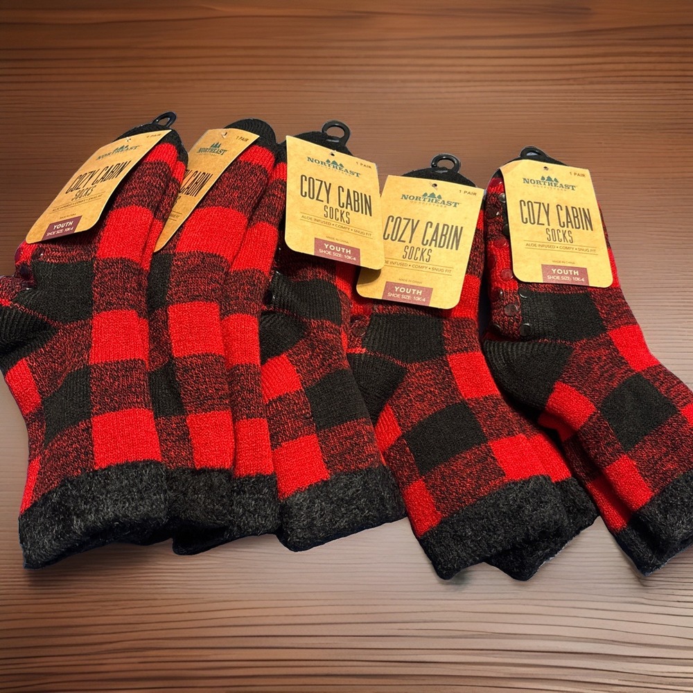 5 Northeast Outfitters Cozy Cabin Double-Layer Socks Red Black Plaid Youth 10K-4